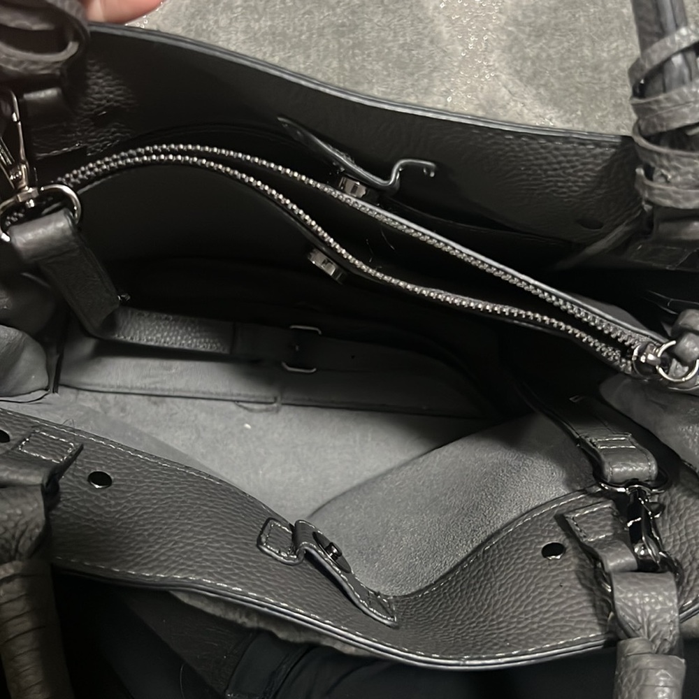 Handbag - Picture 2 of 3